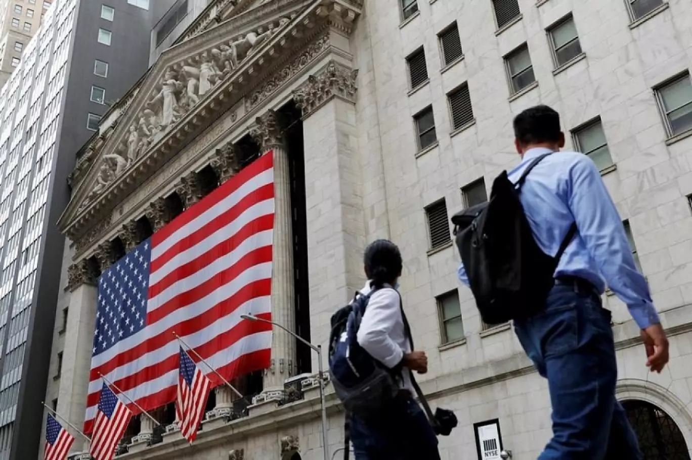 سوق العمل الأميركي يضيف وظائف تفوق التوقعات ..والبطالة تتراجع 